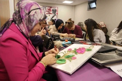 Kartal&rsquo;da 8 Mart dayanışması: Emek&ccedil;i kadınlar at&ouml;lyelerde buluştu
