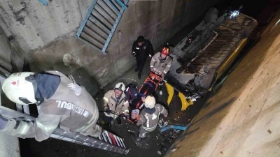 Kartal&rsquo;da alkoll&uuml; taksi s&uuml;r&uuml;c&uuml;s&uuml; 5 metrelik dereye u&ccedil;tu
