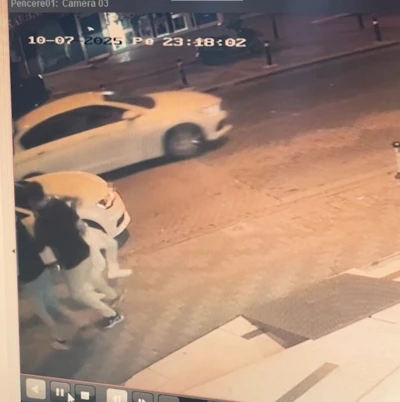 Kartal’da kaldırımda yürüyen adama yumrukla saldırdılar
