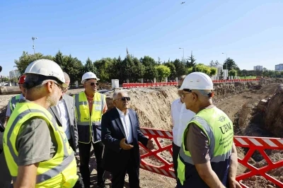 Kartal Kavşağı&rsquo;nda incelemelerde bulunan B&uuml;y&uuml;kkılı&ccedil;: "Y&uuml;zde 40&rsquo;ın &uuml;zerine &ccedil;ıkmış durumdayız"

