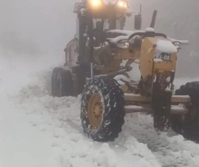 Kartepe&rsquo;de bahar ayında kar ve buzlanma mesaisi
