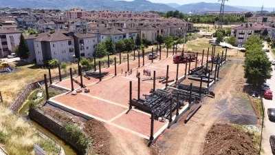 Kartepe&rsquo;de inşa edilen kent &ccedil;arşısı afetlerde toplanma alanı olacak
