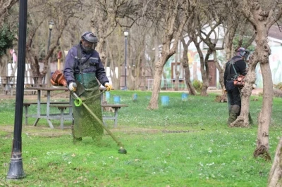 Kartepe&rsquo;de park ve y&uuml;r&uuml;y&uuml;ş yollarında bahar temizliği &ccedil;alışması
