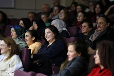 Kartepe&rsquo;de tiyatro ş&ouml;leni
