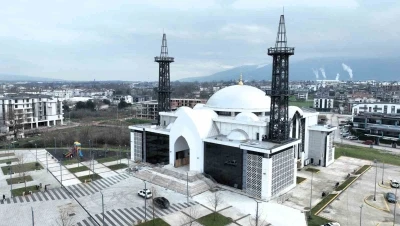 Kartepe Kent Meydanı Cami, ilk teravihle ibadete a&ccedil;ılıyor
