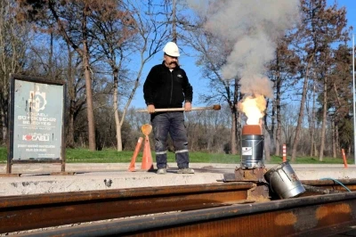 Kartepe Tramvay Hattı&rsquo;nda raylar kaynak ile birleşiyor
