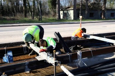 Kartepe tramvay hattında ray d&ouml;şeme &ccedil;alışmaları başladı
