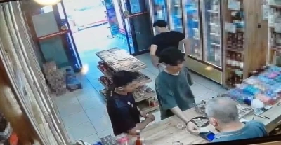 Kartı sahibine ulaşmak yerine, gidip alışveriş yaptılar
