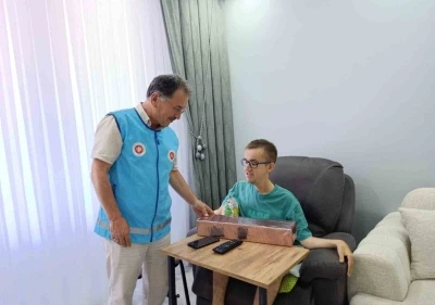 Kas hastası genç, biriktirdiği parayı Gazze’deki çocuklara bağışladı
