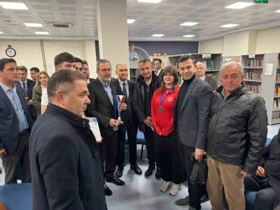 Kasapoğlu ve &Ouml;zkan&rsquo;dan Alaşehirli &ouml;ğrencilere tebrik
