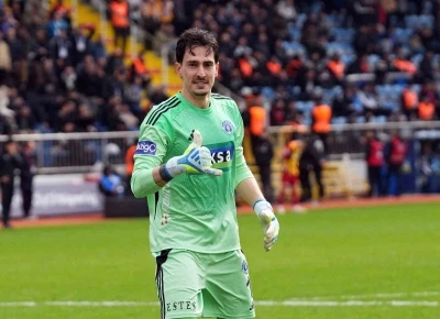 Kasımpaşa kalecisi Andreas Gianniotis&rsquo;ten uzaklardan gol

