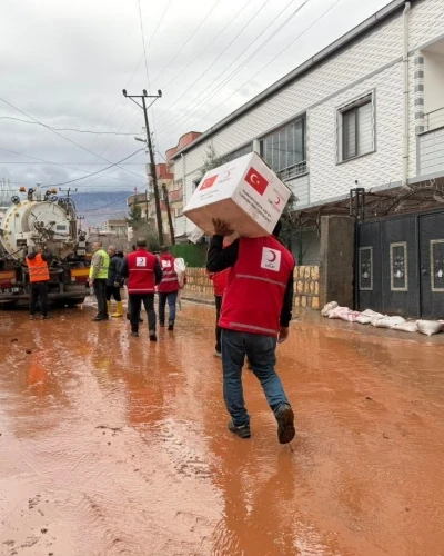 Kasrik selle sarsıldı, Kızılay yaraları sarmak i&ccedil;in &ccedil;alışma başlattı
