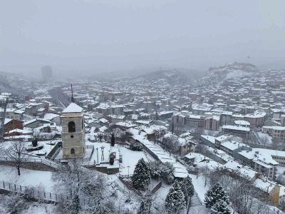 Kastamonu beyaza b&uuml;r&uuml;nd&uuml;: Kent merkezinde ortaya kartpostallık g&ouml;r&uuml;nt&uuml;ler &ccedil;ıktı
