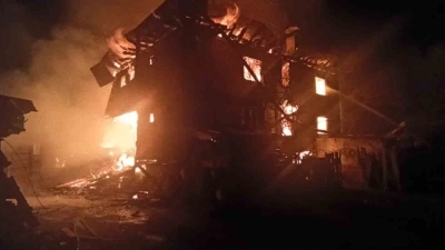 Kastamonu&rsquo;da 2 evde yangın &ccedil;ıktı: Ahır, odunluk ve samanlık da yandı
