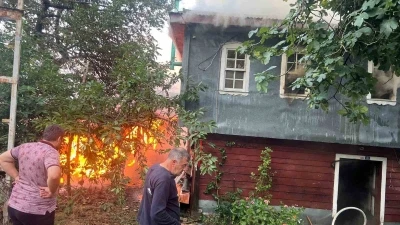Kastamonu’da çıkan yangında ev ve samanlık küle döndü
