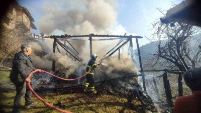 Kastamonu&rsquo;da &ccedil;ıkan yangında samanlık kullanılamaz hale geldi
