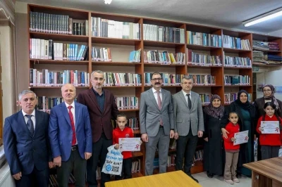 Kastamonu&rsquo;da en &ccedil;ok kitap okuyan &ouml;ğrenciler &ouml;d&uuml;llendirildi
