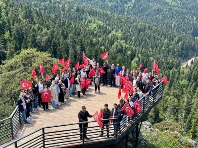 Kastamonu&rsquo;da gen&ccedil;lik y&uuml;r&uuml;y&uuml;ş&uuml;: Doğanın tadını &ccedil;ıkardılar
