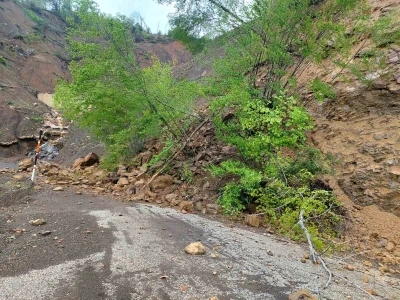 Kastamonu&rsquo;da heyelan sebebiyle 5 k&ouml;ye ulaşım sağlanan yol kapandı
