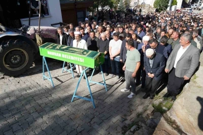 Kastamonu’da kayıp diye aranırken ölü bulunan imam hatip, Balıkesir’de toprağa verildi
