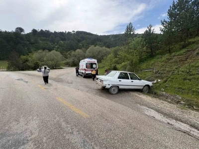 Kastamonu&rsquo;da kontrolden &ccedil;ıkan otomobil kaza yaptı: 2 yaralı
