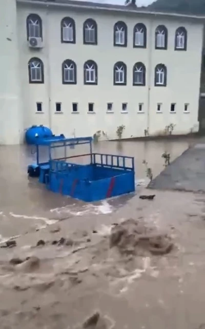 Kastamonu&rsquo;da metrekareye 130 kilogram yağış d&uuml;şen il&ccedil;ede su baskınları yaşandı
