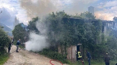 Kastamonu&rsquo;da metruk binada &ccedil;ıkan yangını itfaiye s&ouml;nd&uuml;r&uuml;ld&uuml;
