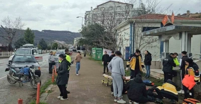 Kastamonu&rsquo;da motosiklet ile otomobil &ccedil;arpıştı: 2 yaralı
