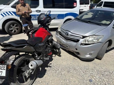 Kastamonu&rsquo;da motosiklet ile otomobil &ccedil;arpıştı: 2 yaralı
