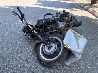 Kastamonu&rsquo;da motosiklet yola d&uuml;şen tenekeye &ccedil;arptı: 1 yaralı
