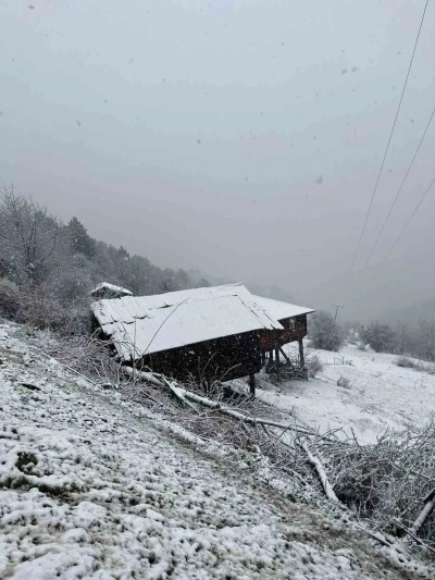 Kastamonu&rsquo;da Nisan sonunda kar s&uuml;rprizi
