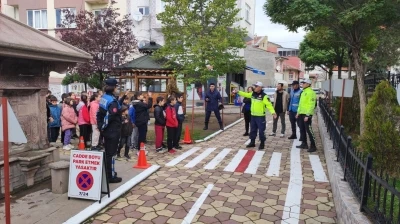 Kastamonu’da öğrencilere uygulamalı trafik eğitimi veriliyor
