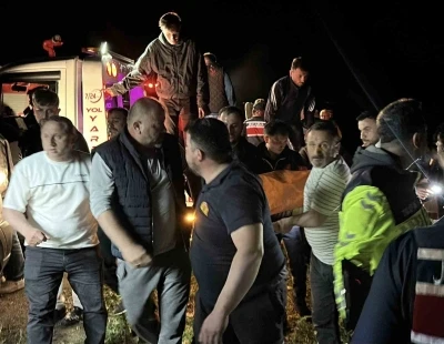 Kastamonu&rsquo;da otomobil 150 metre y&uuml;ksekten u&ccedil;uruma yuvarlandı: 1 &ouml;l&uuml;, 3 yaralı
