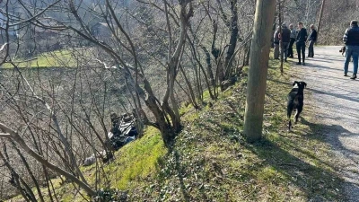 Kastamonu&rsquo;da "patpat" şarampole yuvarlandı: 2 yaralı
