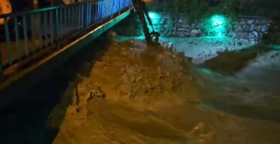 Kastamonu&rsquo;da selin geliş anı cep telefonu kamerasına yansıdı
