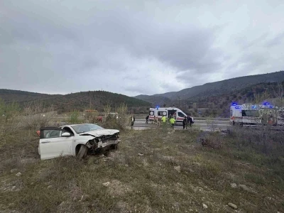 Kastamonu&rsquo;da su kanalına d&uuml;şen otomobildeki 4 kişi yaralandı
