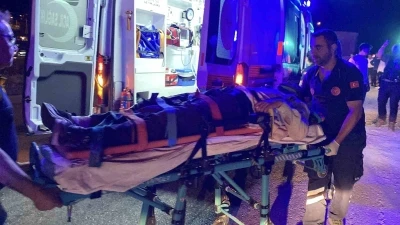 Kastamonu&rsquo;da Tofaş marka otomobil tıra &ccedil;arptı: 5 yaralı
