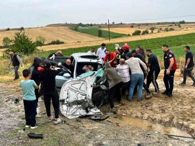 Kastamonu&rsquo;da &uuml;&ccedil; ara&ccedil; &ccedil;arpıştı: 1 &ouml;l&uuml;, 5 yaralı
