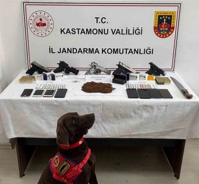 Kastamonu&rsquo;da uyuşturucu ve silah operasyonu: 3 tutuklama
