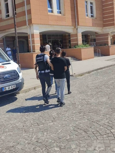 Kastamonu’da uyuşturucuyla yakalanan 2 şüpheli tutuklandı
