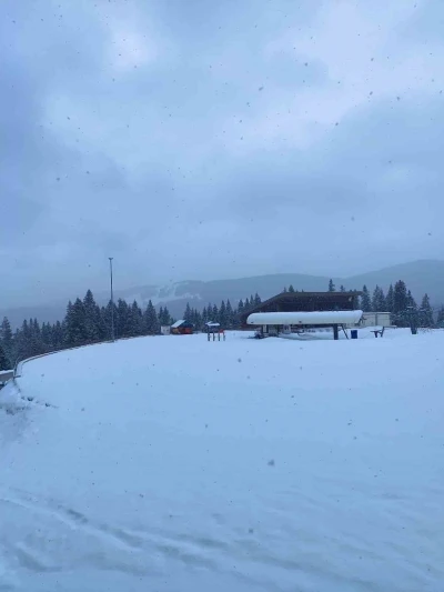 Kastamonu&rsquo;nun y&uuml;ksek kesimlerinde kar yağışı ve fırtına etkili oluyor
