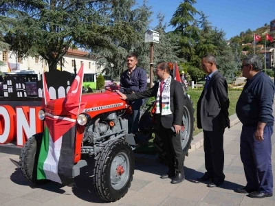 Kastamonulu çiftçi, Gazze’ye destek için traktörünü satışa çıkardı
