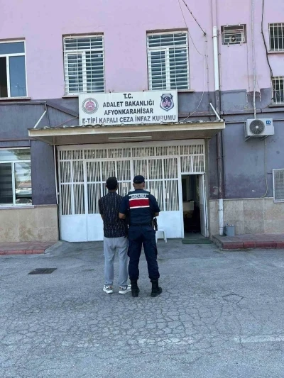 Kasten öldürme suçundan aran şahsı jandarma yakaladı
