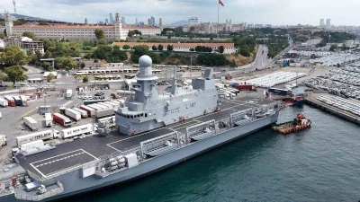 Katar donanmasının amfibi gemisi &quot;Al Fulk&quot; İstanbul’da
