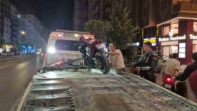Katlanır plaka ile polise yakalanan motosiklet s&uuml;r&uuml;c&uuml;s&uuml;ne 140 bin lira ceza
