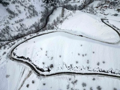 Kato Dağı beyaz gelinliğini giydi, ortaya seyrine doyumsuz manzaralar &ccedil;ıktı
