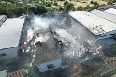 Kau&ccedil;uk fabrikasındaki yangın 3 saatlik &ccedil;alışmayla kontrol altına alındı

