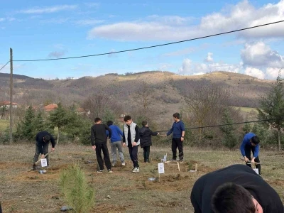 Kavak’ta doğa için fidan, eğitim için kitap desteği
