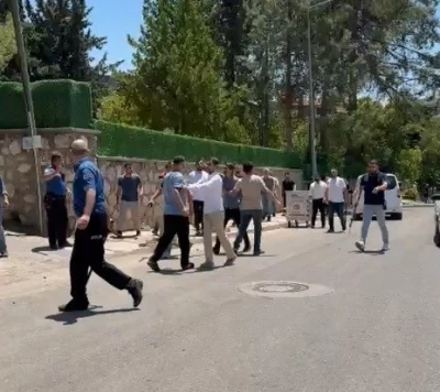 Kavga eden şahıslara biber gazıyla m&uuml;dahale edildi
