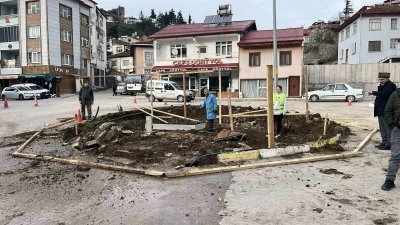 Kavşak ortasında kalan tarihi mezar i&ccedil;in ihya &ccedil;alışması başlatıldı
